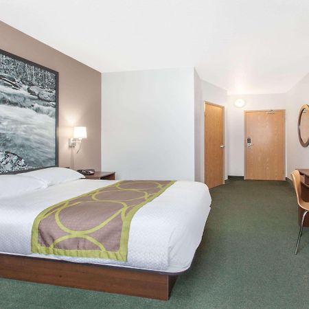 Super 8 By Wyndham Kenora Hotel Exterior photo