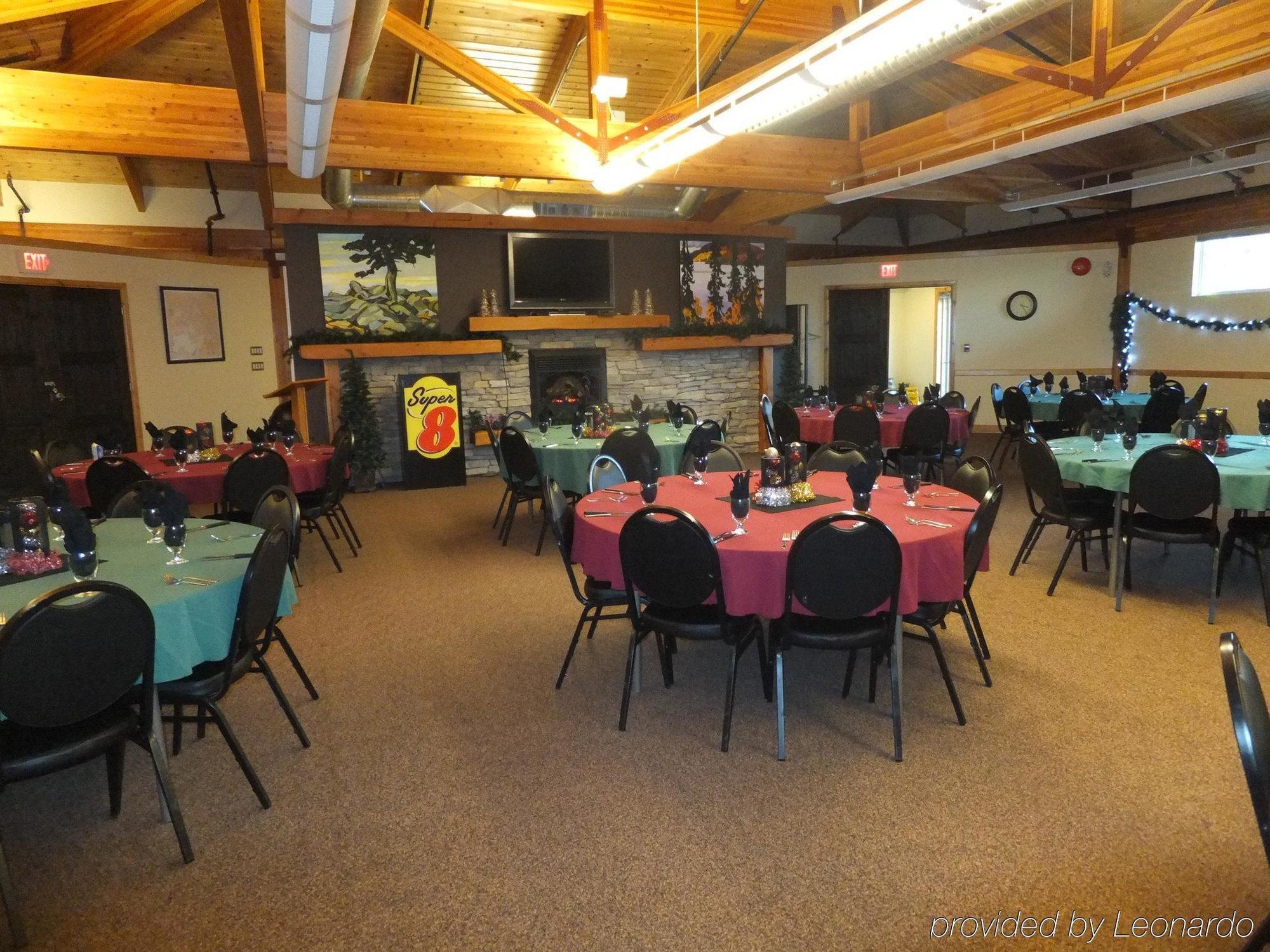 Super 8 By Wyndham Kenora Hotel Restaurant photo