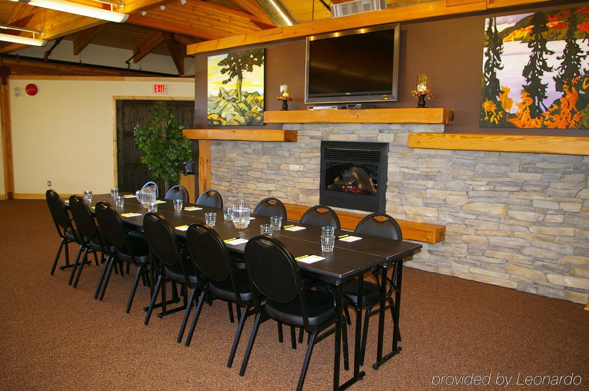Super 8 By Wyndham Kenora Hotel Business photo
