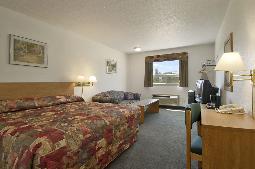 Super 8 By Wyndham Kenora Hotel Exterior photo