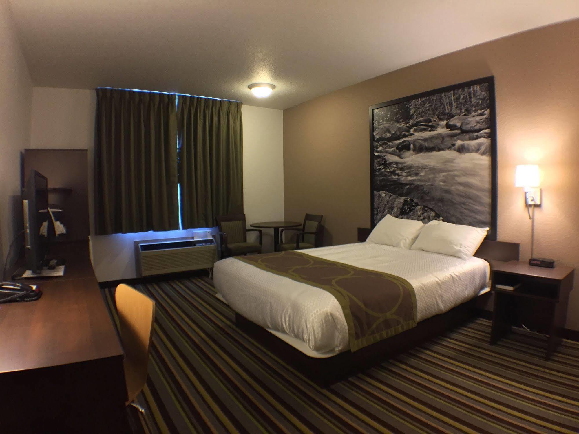 Super 8 By Wyndham Kenora Hotel Exterior photo